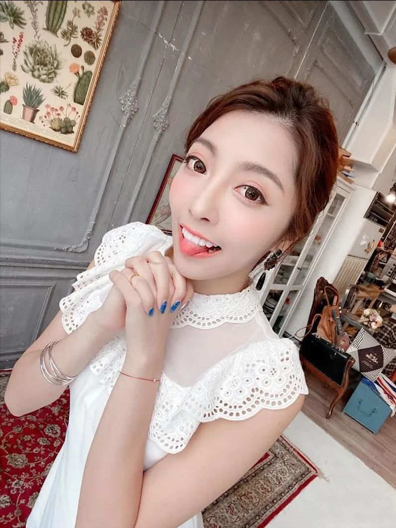 李佳玲，才貌双全惹人爱的网红美女