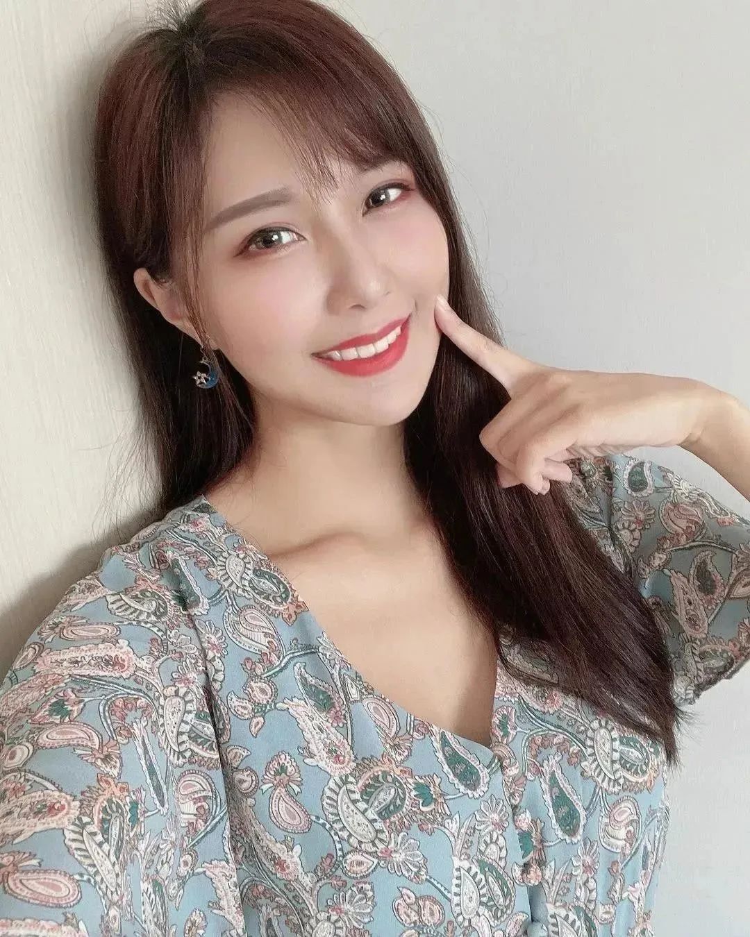 台湾艺术大学校花陈郁晴，甜美可人的气质女神