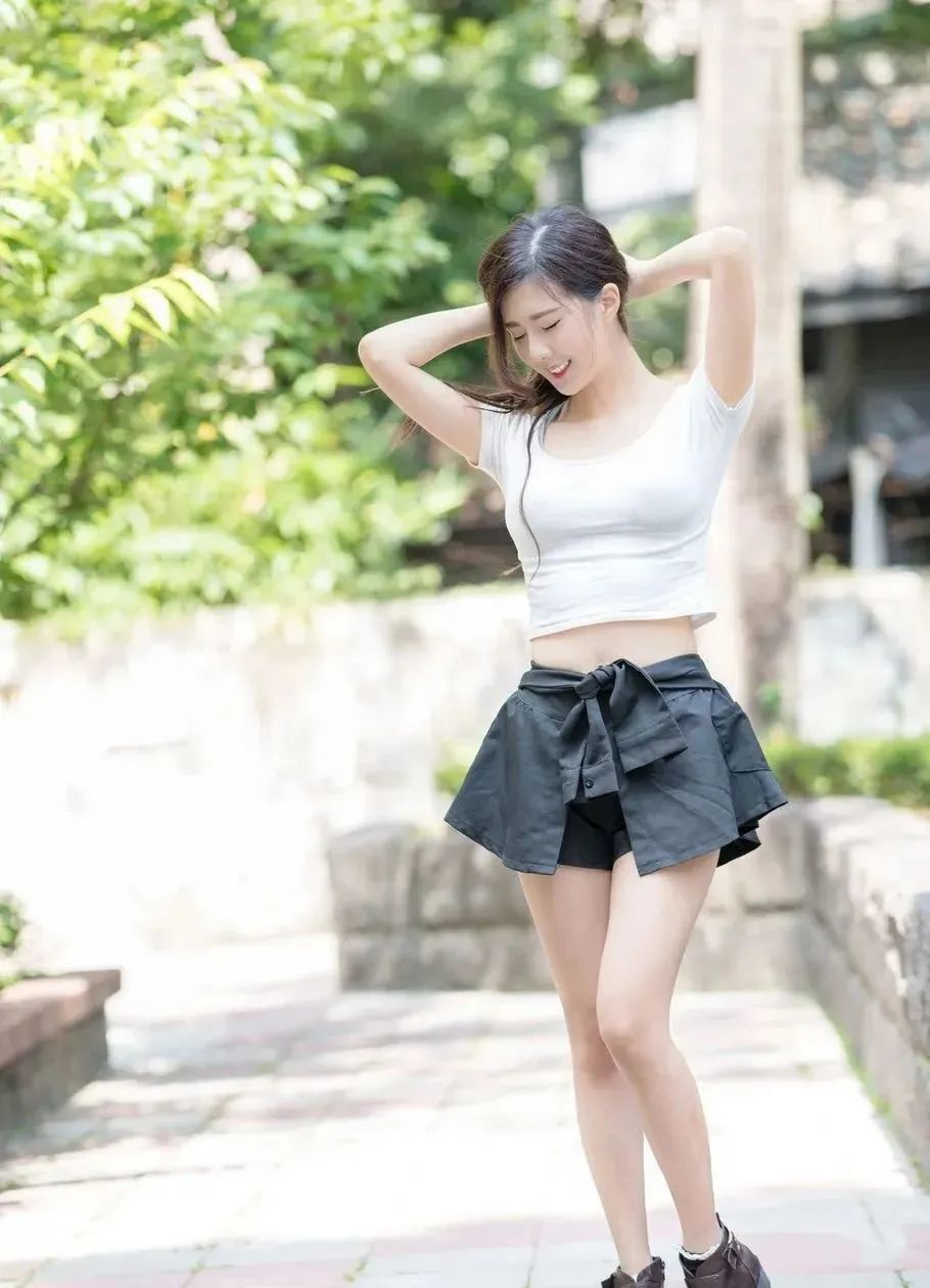 台湾艺术大学校花陈郁晴，甜美可人的气质女神