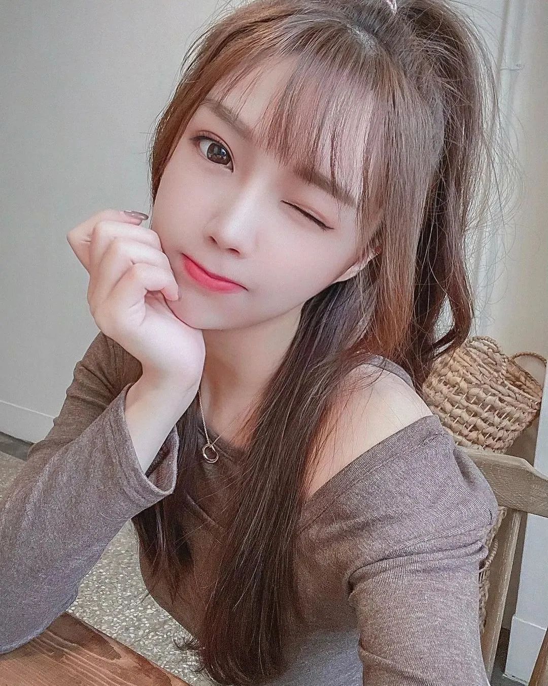 国产网红小芯，甜美指数爆表的气质女神