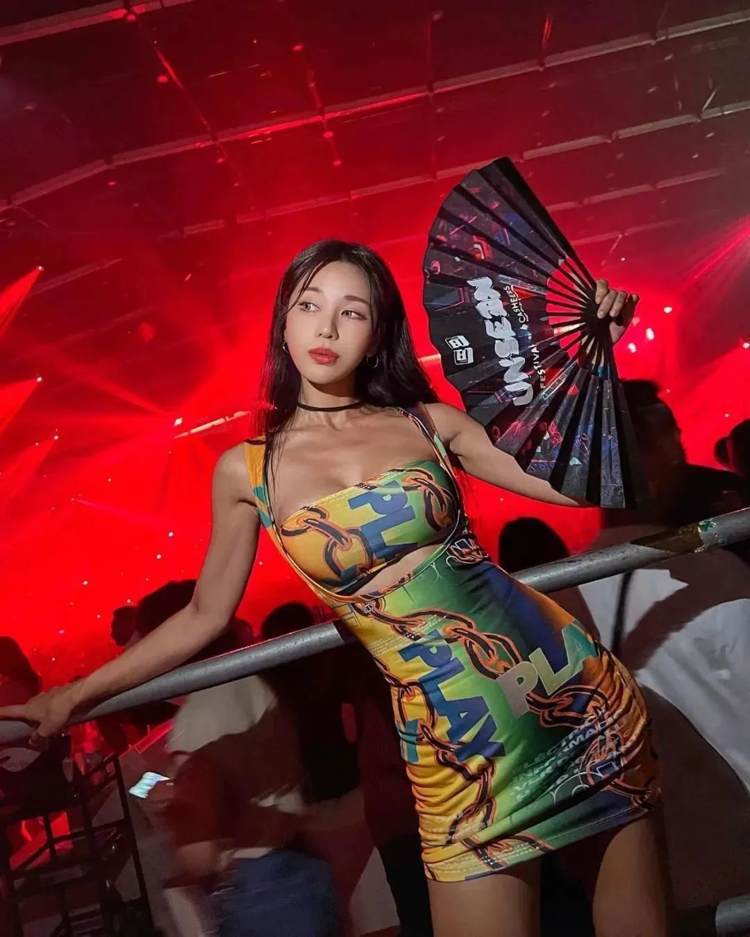 韩国网红朴时贤，集甜美与性感于一身的美女车模