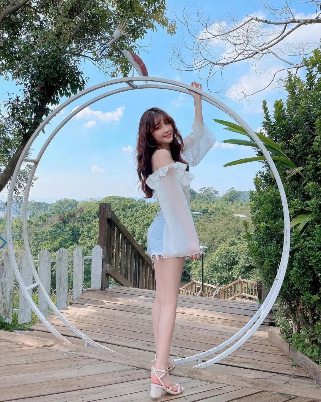 台湾网红enen0528，甜美迷人的阳光美少女