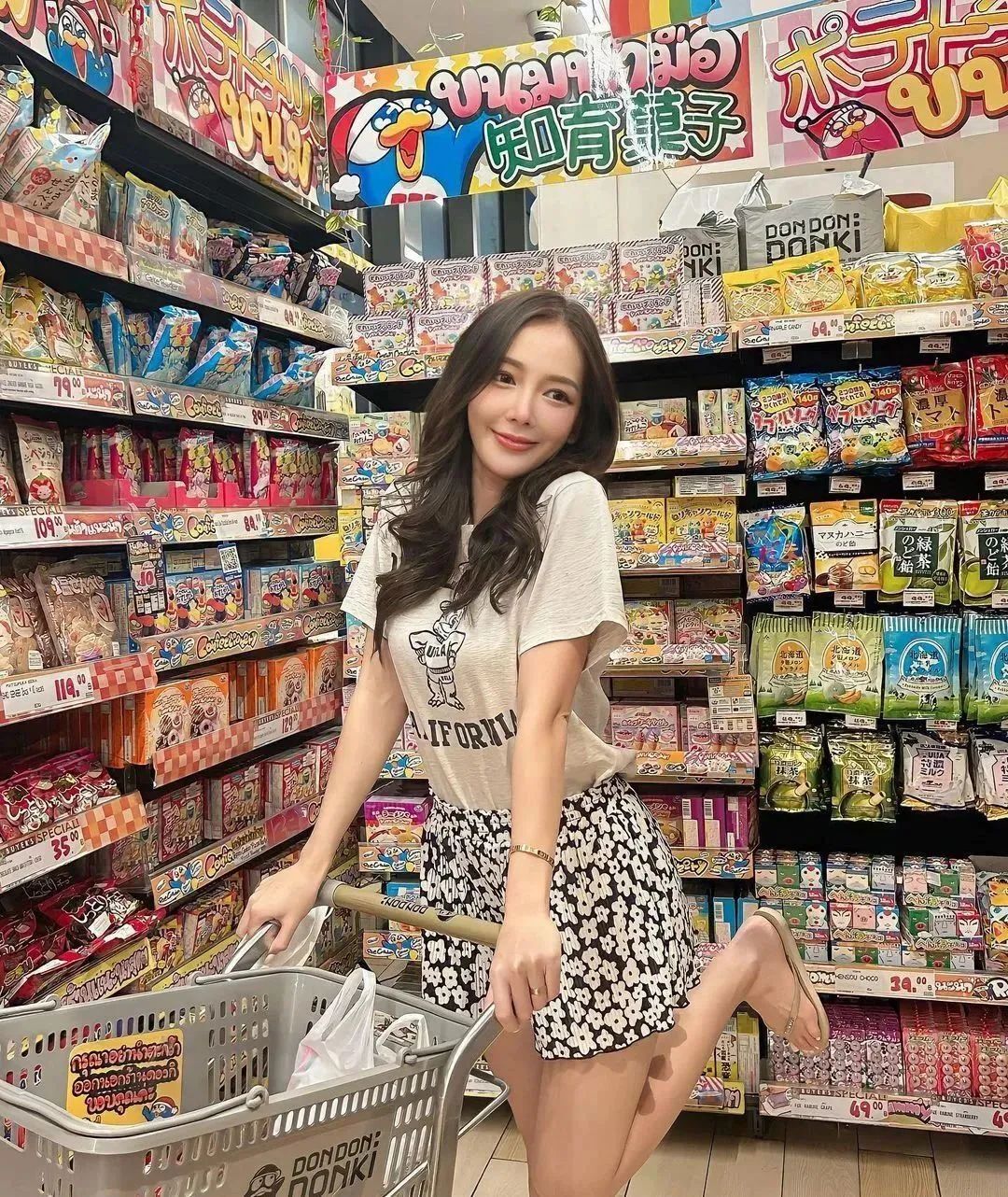 泰国网红rossarineye，辣度指数爆表的颜值女神
