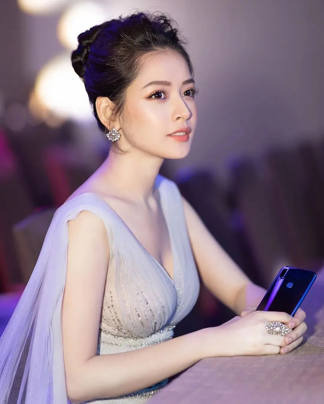 越南网红阮垂枝，多才多艺的她，曾拿下“越南奥斯卡”大奖