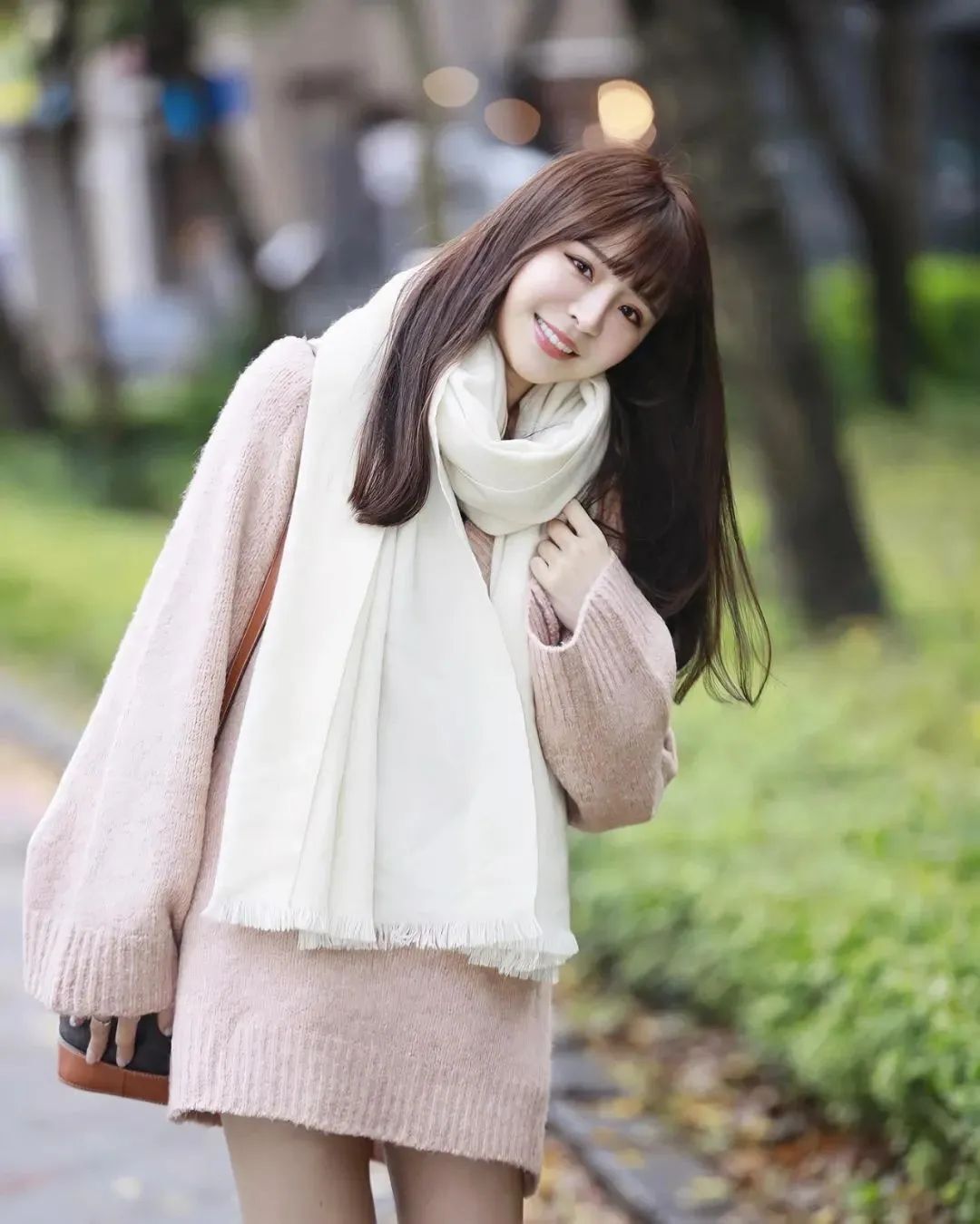 台湾网红吴婕安，拥有天使童颜的她，被网友称其为“呆萌女神”