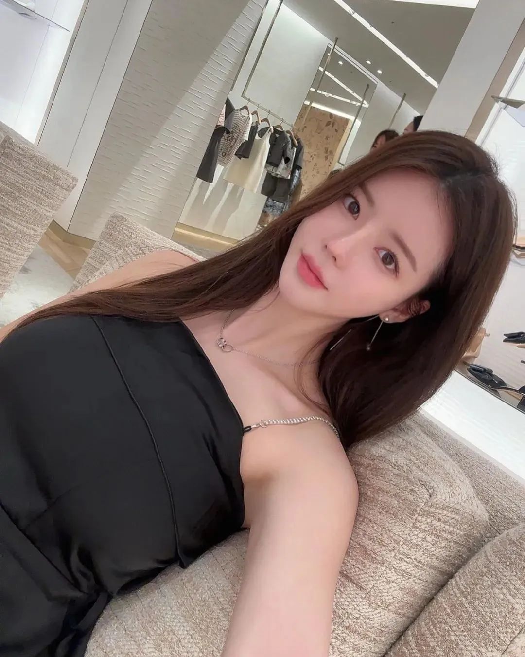 韩国网红ifwonder，甜美可人的服装店老板娘