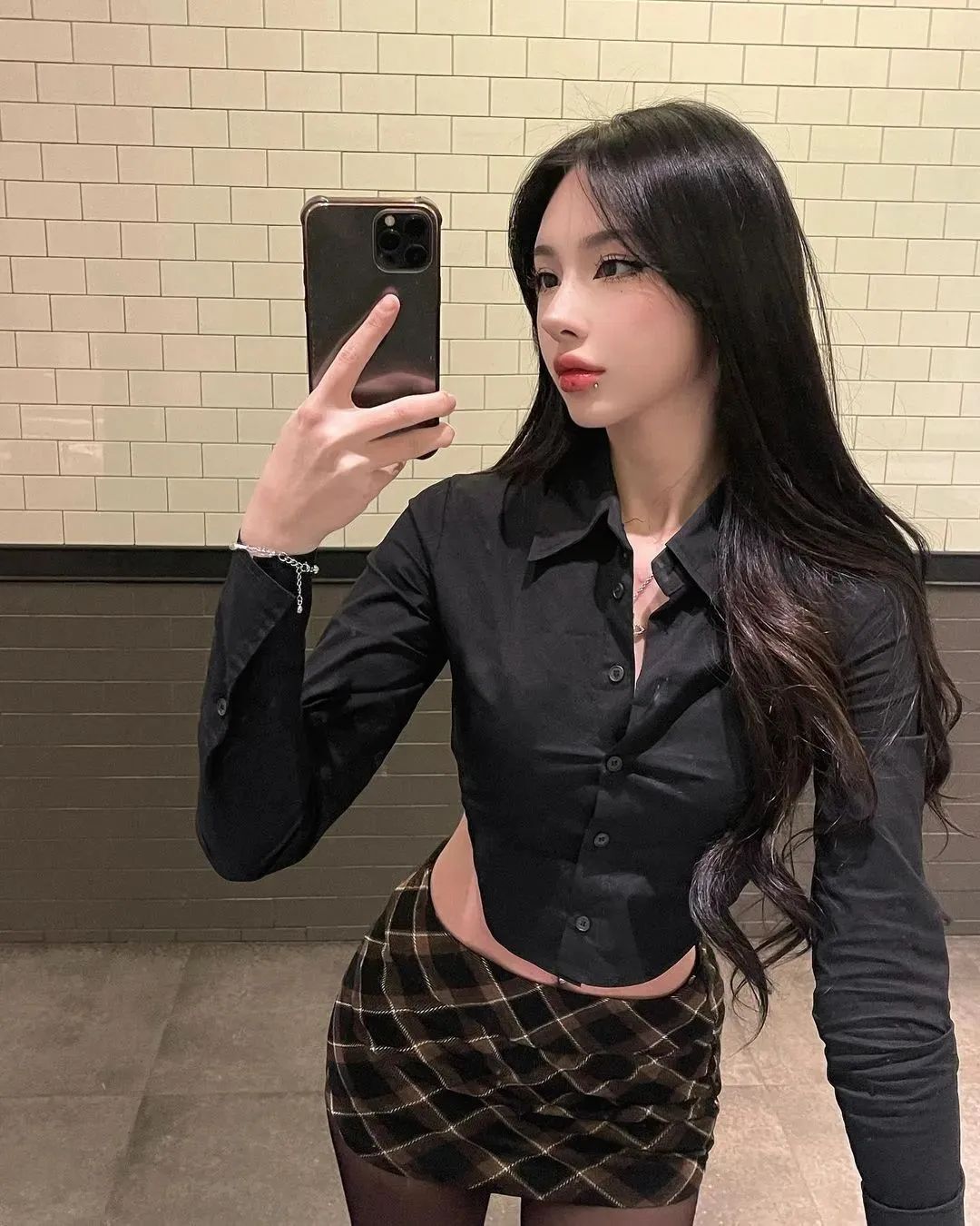 拥有三国混血的韩国网红美女yuna，堪称混血儿女神的天花板