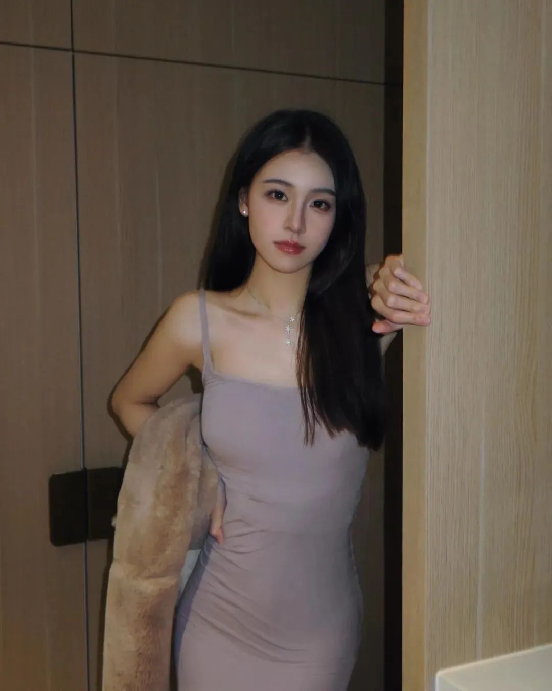 台湾网红李宝猪猪，甜美迷人的御姐范女神