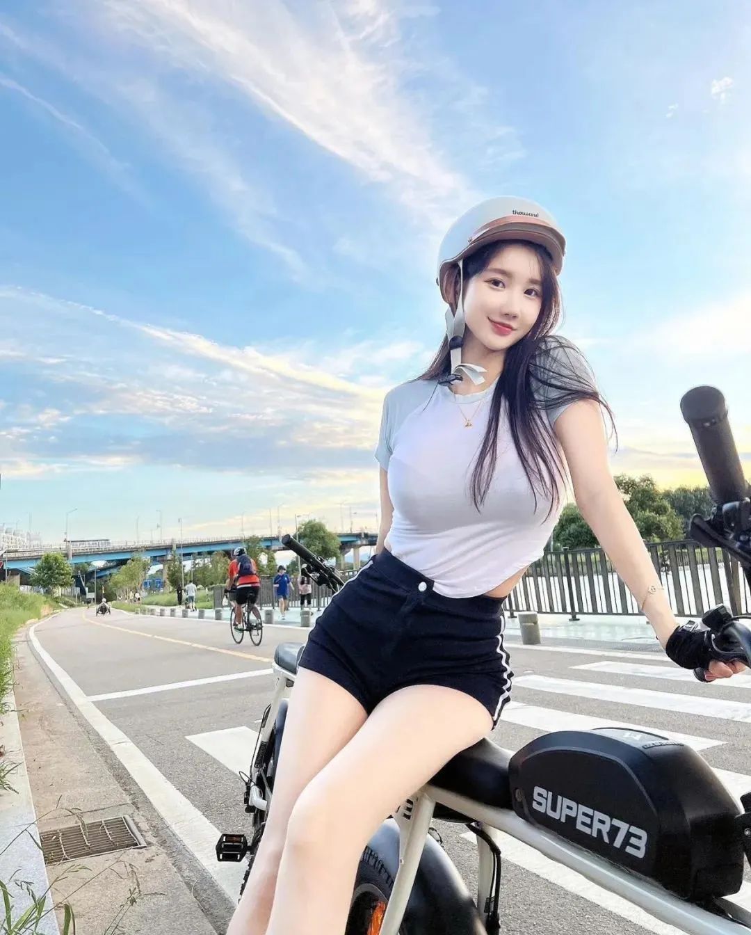 神似韩国女明星林允儿的网红美女Miu,被网友称其为顶级天花板的韩国DJ女神