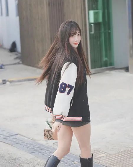 韩国网红金汉娜，长相甜美迷人的啦啦队女神