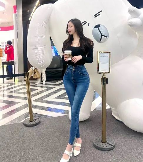 韩国顶级网红美女，身材杠杠的