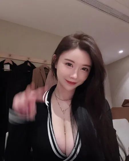 台湾网红 | 甜美又性感的啦啦队女神