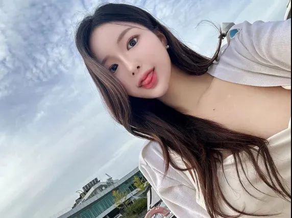 韩国网红 | mminily，甜美又迷人的颜值系女神