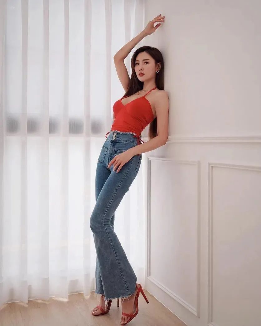 台湾极品网红！甜美又性感的时尚辣妈