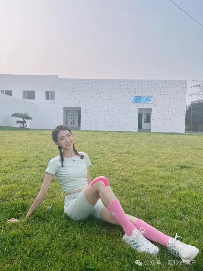 腾讯最美女主播！颜值出众，身材实力杠杠的！