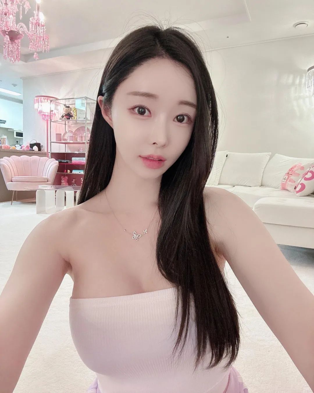 肤白貌美，身材还这么好，真的很白！