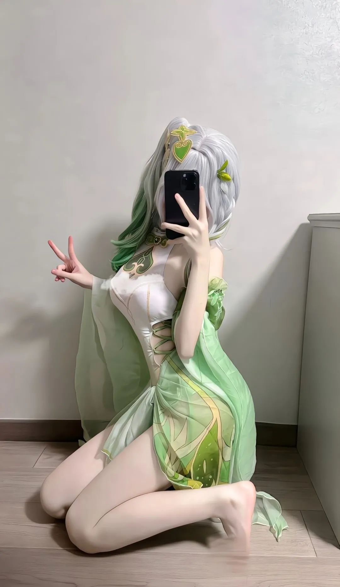 原神cos：裸足+包臀裙，小姨申鹤太顶了！旗袍甘雨涩气拉满，泳装草神可爱爆了！