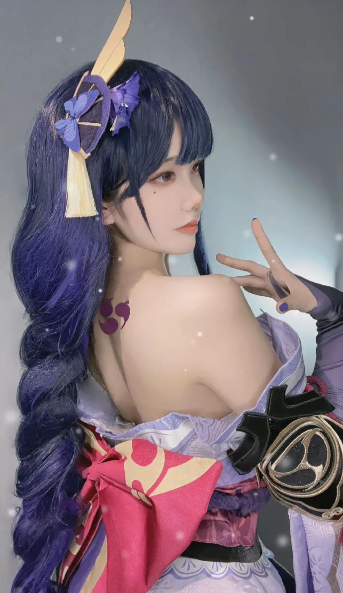 原神cos：雪白婚纱+抹胸，神子大人太御了！女仆甘雨超有气质，泳装刻晴太顶了！