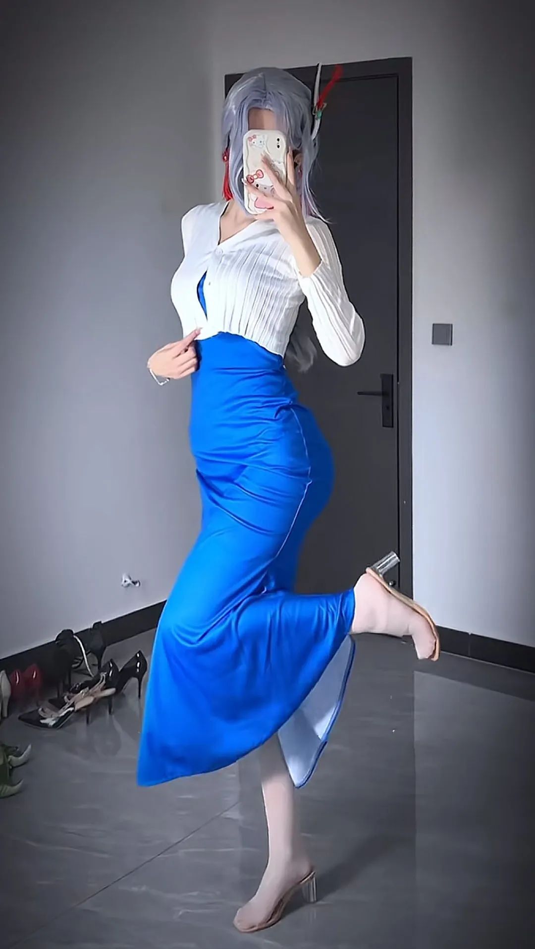 原神cos：黑丝+制服，雷神太顶了！白丝包臀裙申鹤，勒肉黑丝丽莎！裸足刻晴可爱爆了！