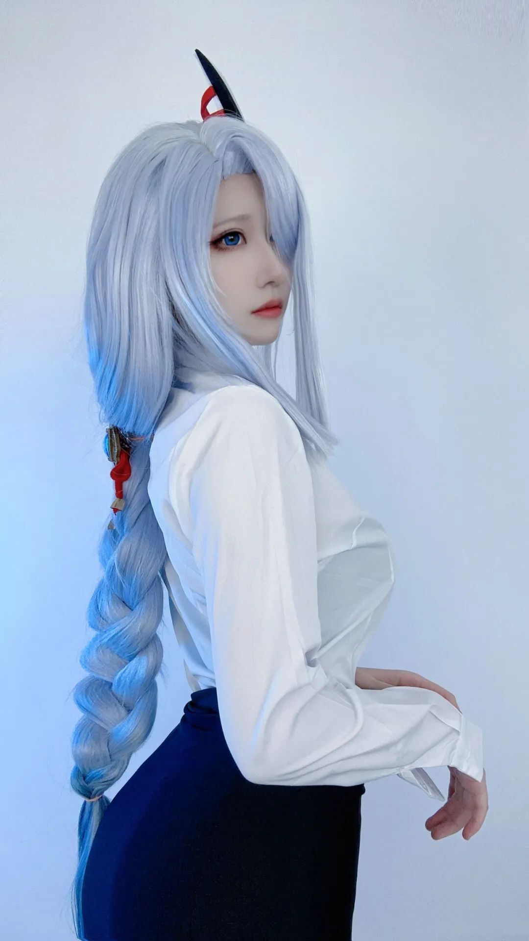 原神cos：黑丝+制服，OL申鹤让人狂喜！刻晴白丝制服，雷神新服装真是太顶了！