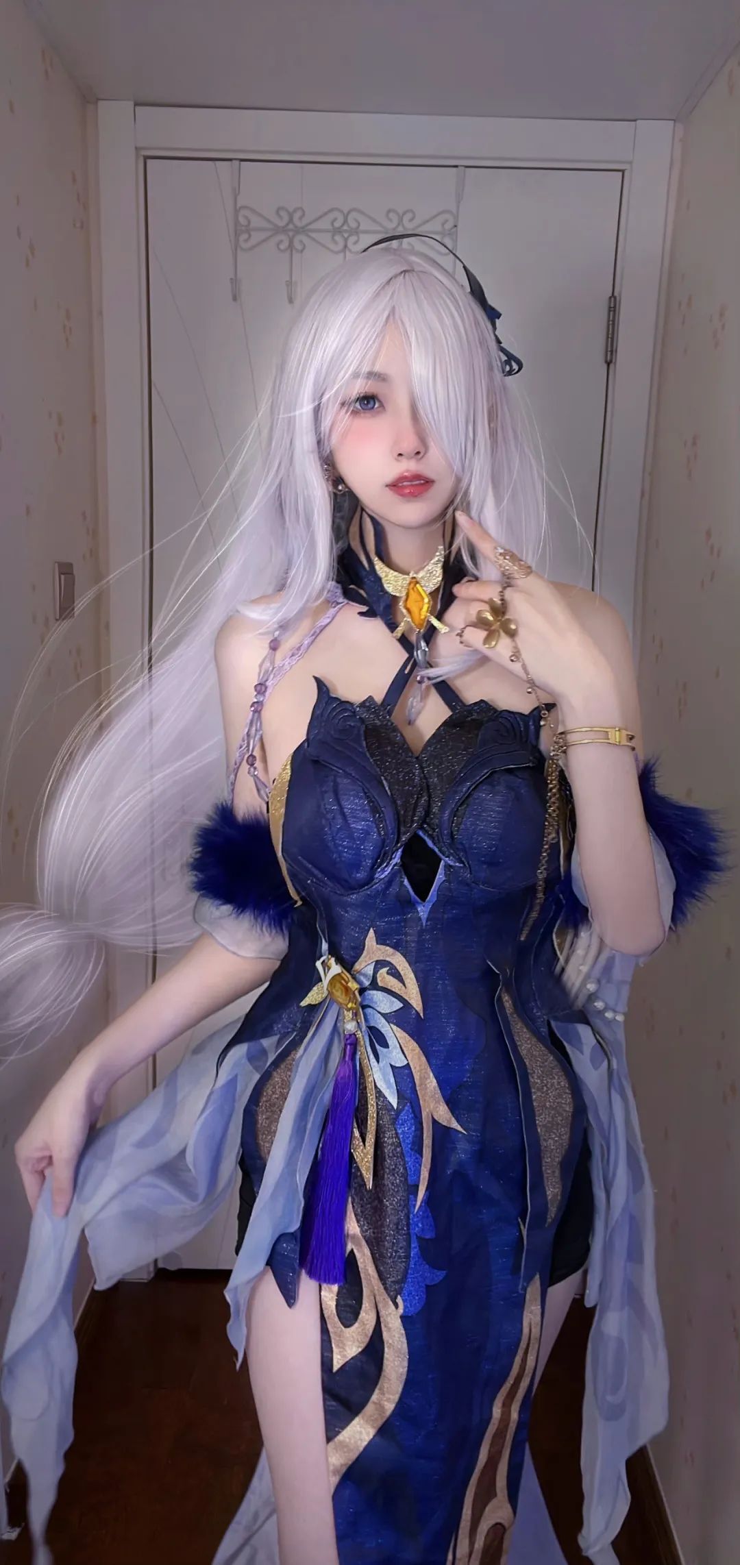 原神cos：申鹤泳装颜值太美了！制服皮裤也不错！雷神女仆装让人狂喜！夜兰姿势超赞！