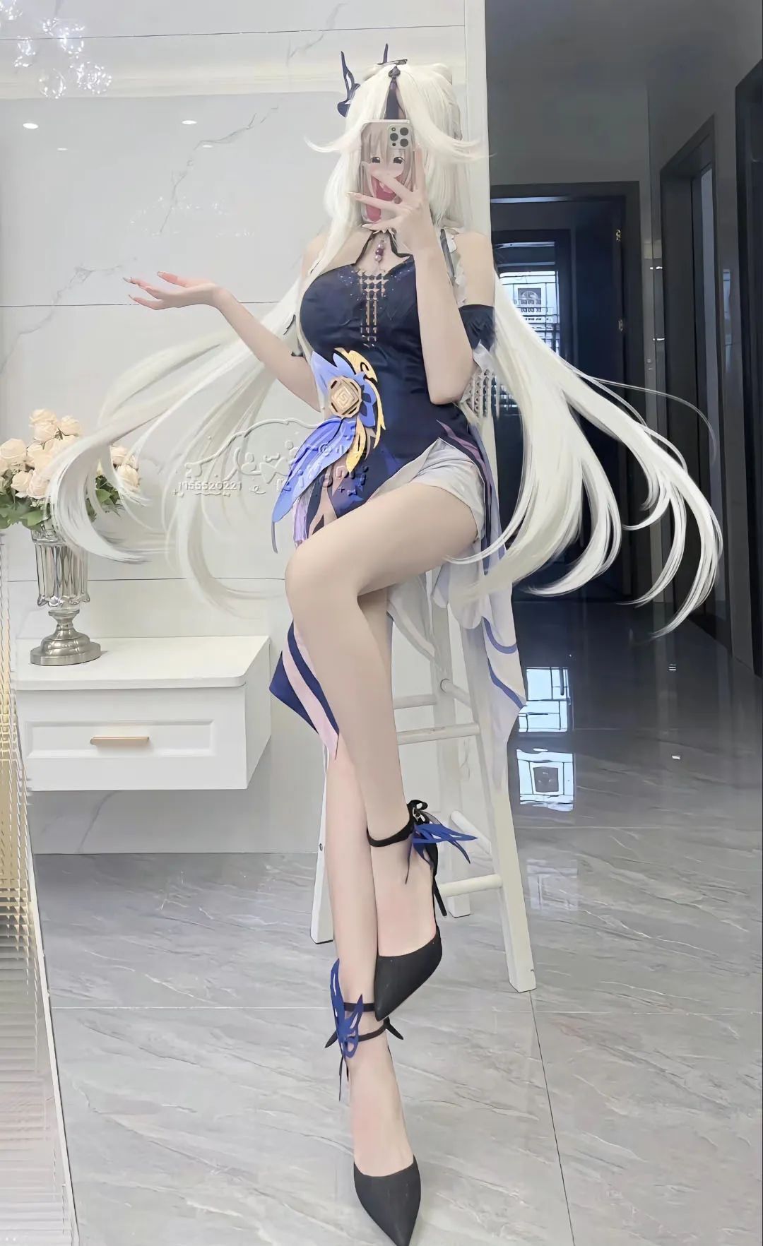 原神cos：黑丝小厨娘刻晴太萌了！黑丝旗袍申鹤，白丝连衣裙神子太御了！女仆雷神绫华让人狂喜！