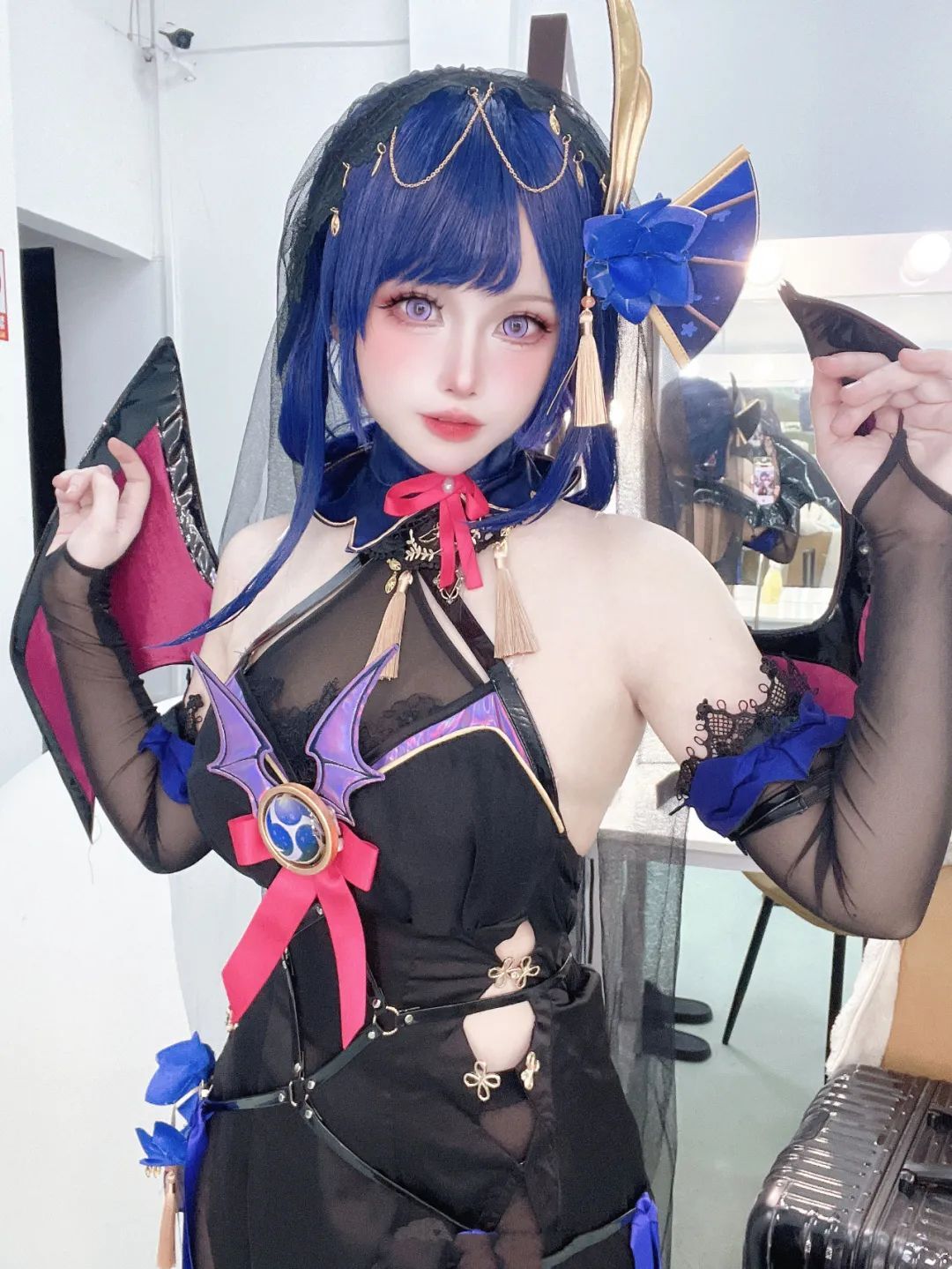 原神cos：白丝+制服，刻晴超可爱！旗袍甘雨秀出好身材！黑色纱裙神子太漂亮了！女仆申鹤真的好温柔！