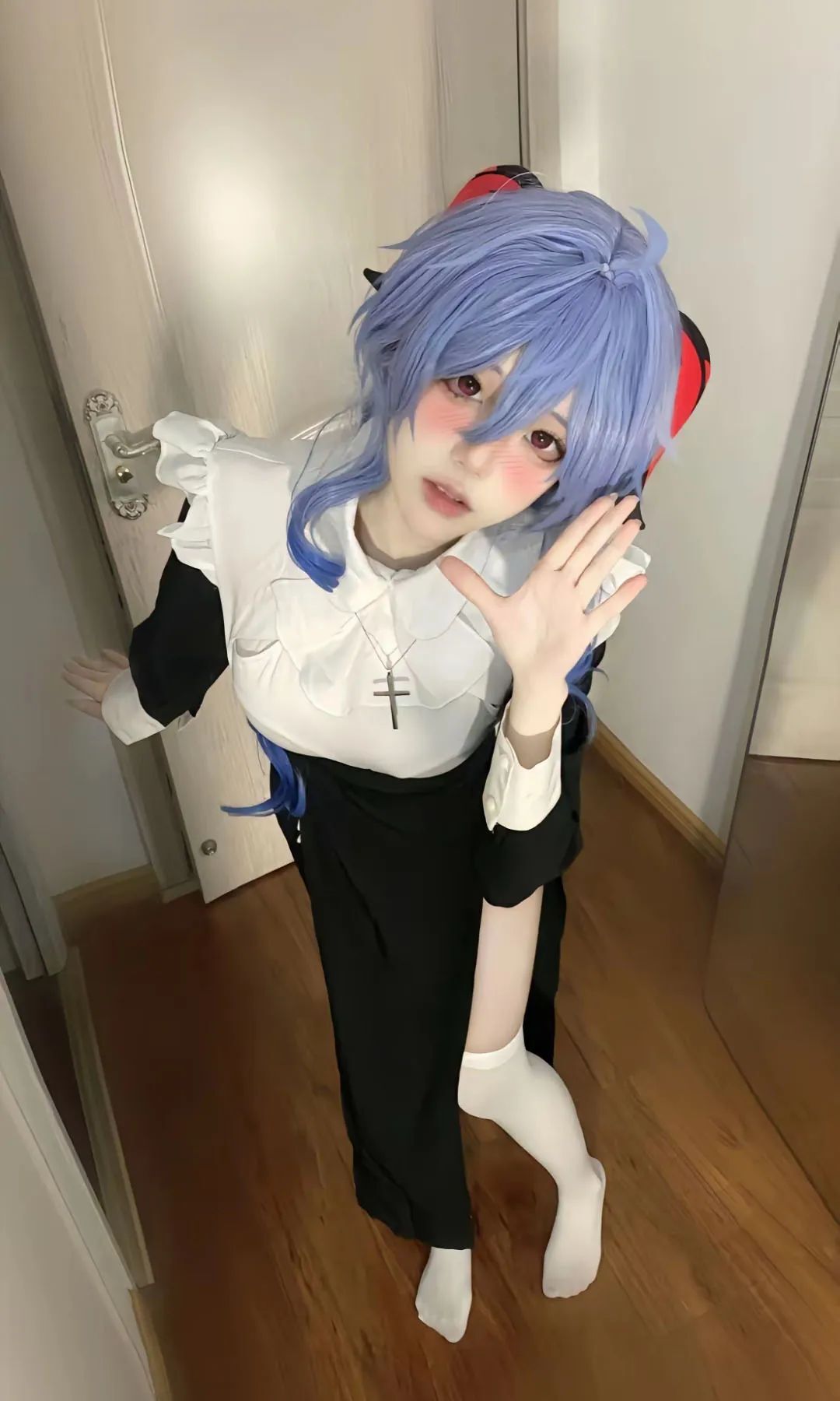 原神cos：白丝+女仆，雷神可爱爆了！泳装神子申鹤让人狂喜！白丝修女服甘雨，JK荧妹谁见过？