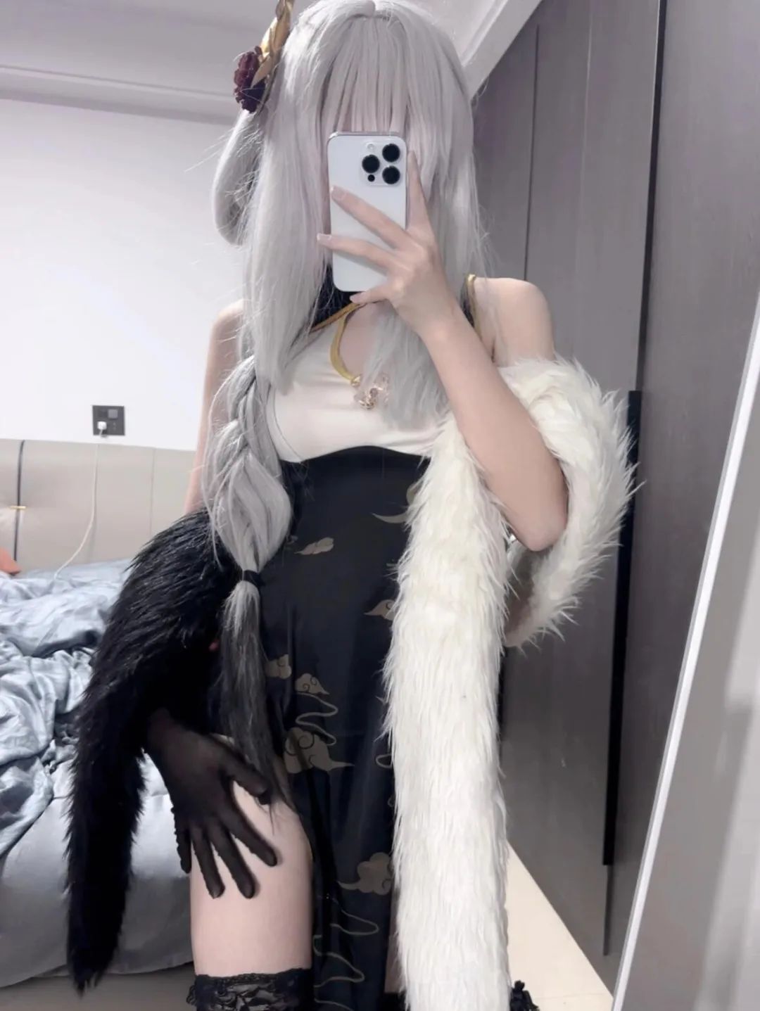 原神cos：白丝+婚纱，新娘甘雨太漂亮了！温泉里的绫华，勒肉黑丝申鹤让人狂喜！见过恶魔装的胡桃吗？