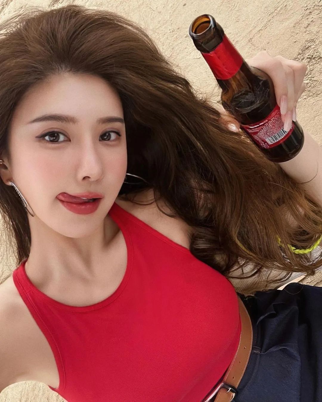 台湾模特粘婉柔，明道大学校花，洋娃娃美女！