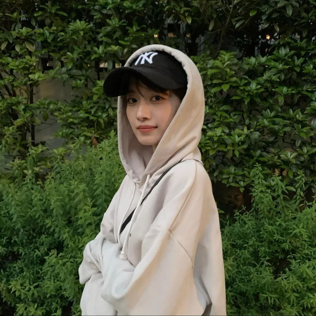 模特小室安未，日本少见的冷淡风清秀气质美女