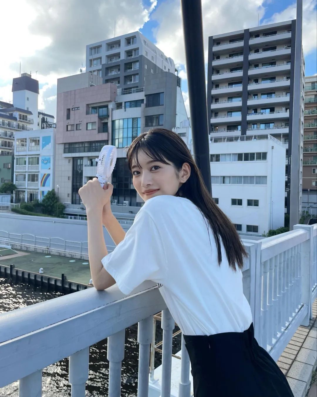 模特小室安未，日本少见的冷淡风清秀气质美女