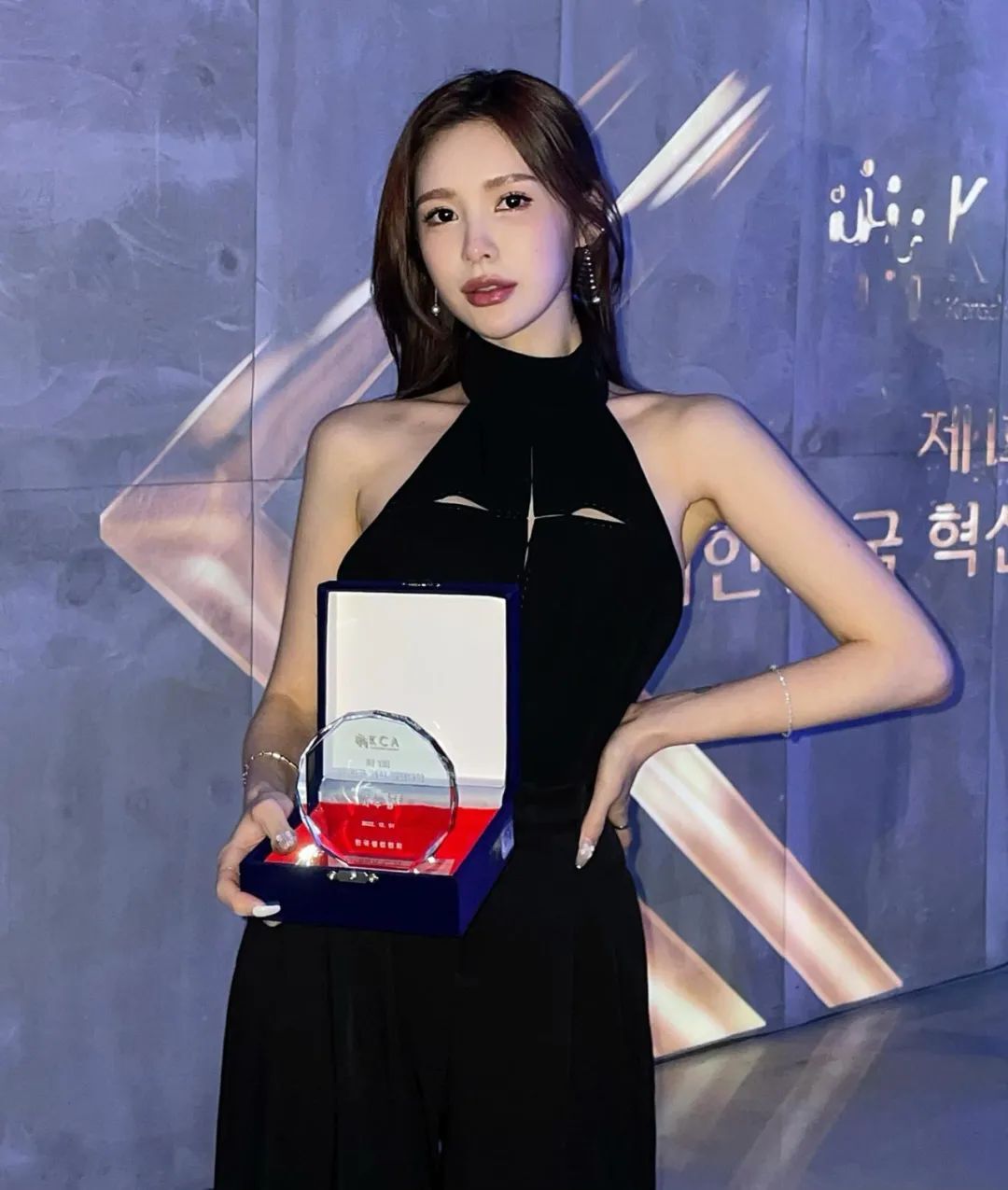 INS美女 | 韩国模特大赛冠军选手，长相和身材都属完美