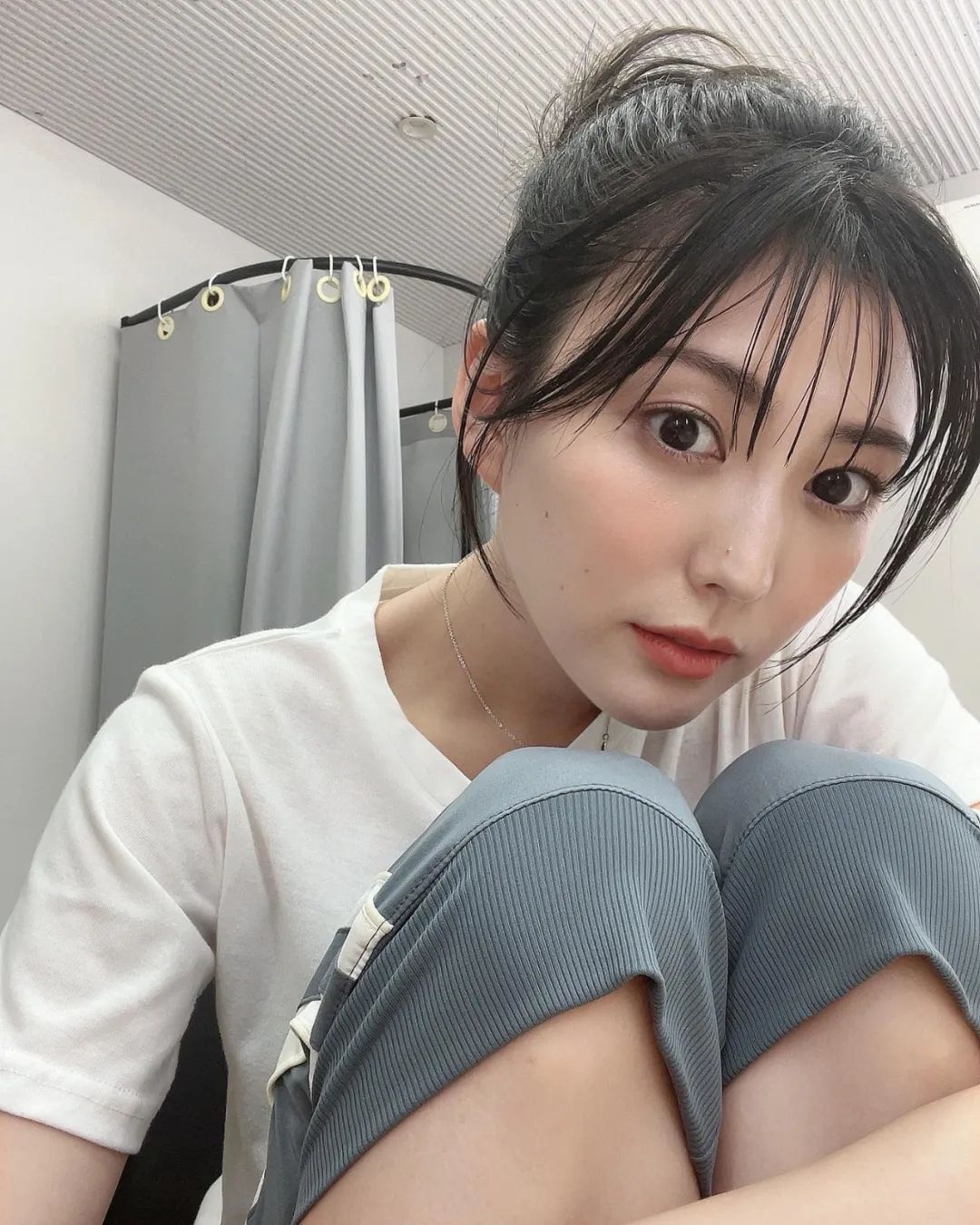 日本模特岩崎名美，号称神级美腿的高挑御姐