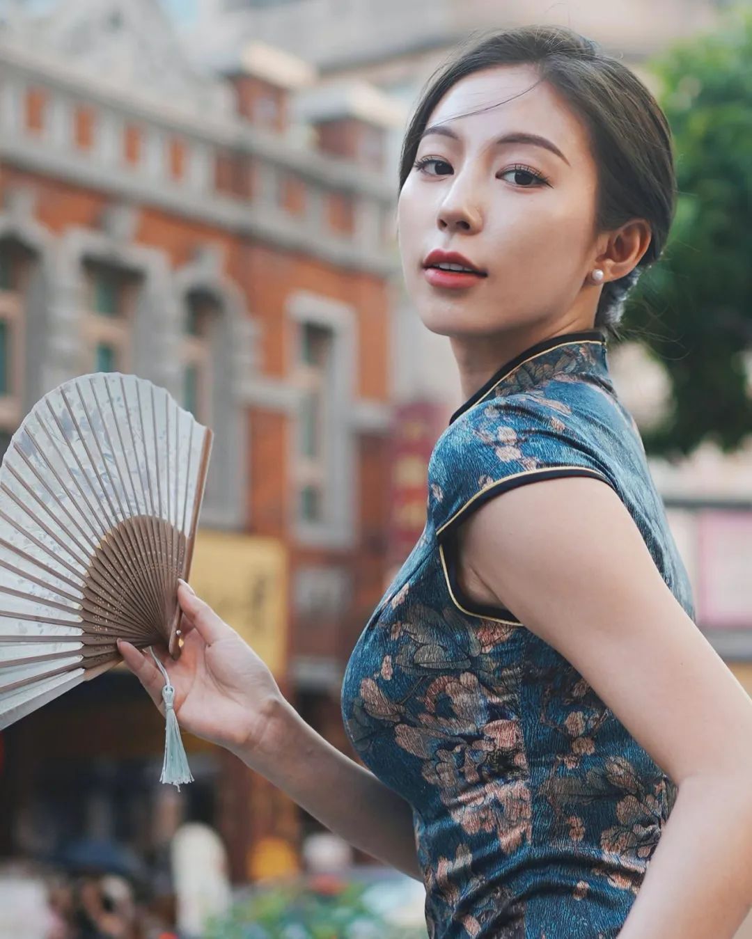 韩国最美模特金宝拉，INS图片更新，穿旗袍的时尚模特