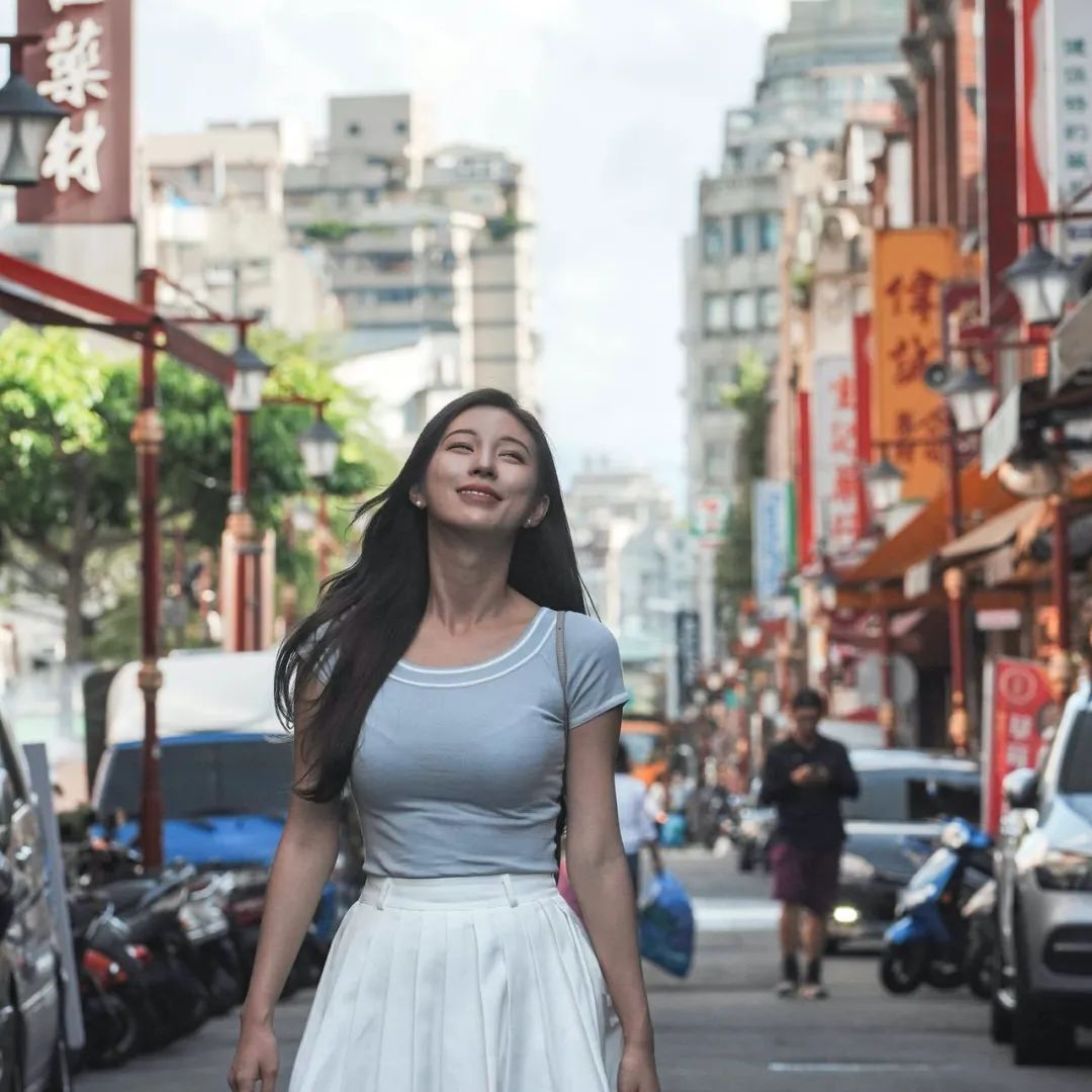 韩国最美模特金宝拉，INS图片更新，穿旗袍的时尚模特