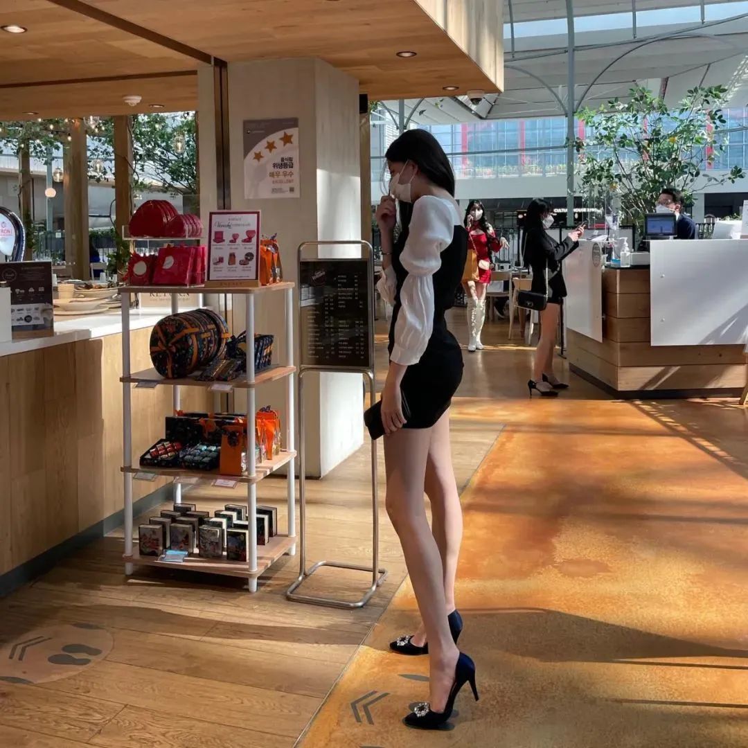 [仙女集]美女妖且闲，采桑歧路间