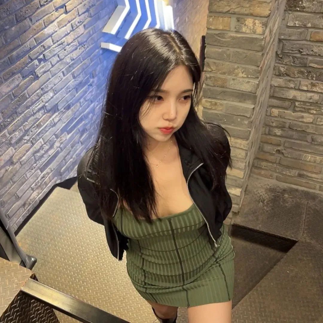 [仙女集]她腿又白又圆，像秋天莲藕