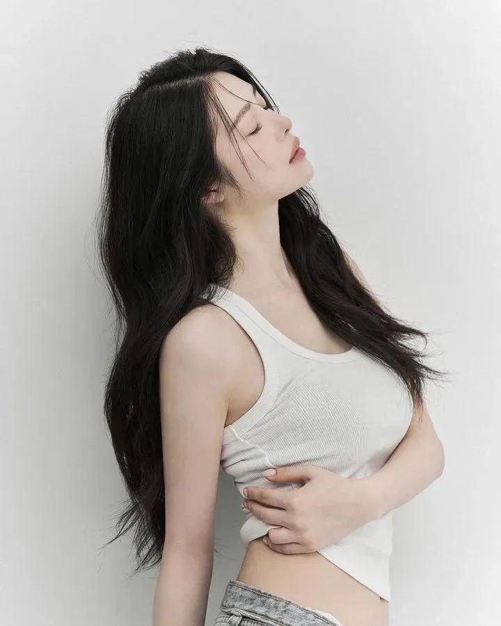 [仙女集]曲线玲珑身姿，羡慕财阀又一天
