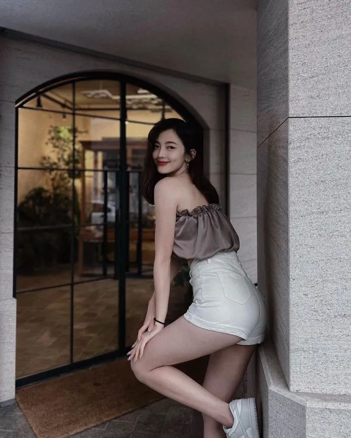 [仙女集]台妹倾国两相欢，常得君王带笑看