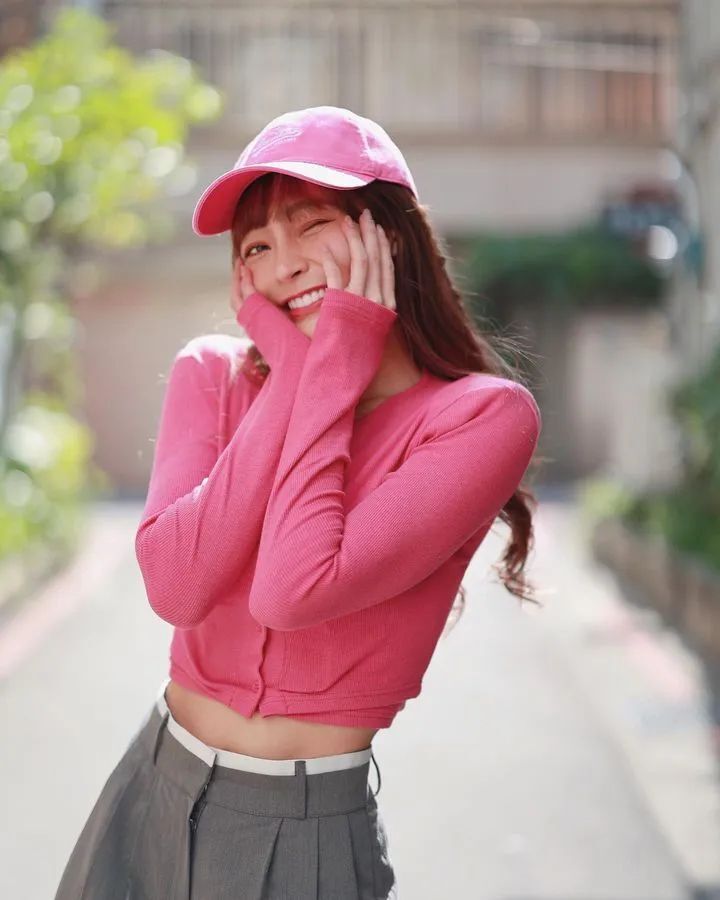[仙女集]她望着年方十七，凹凸小巧，楚楚动人