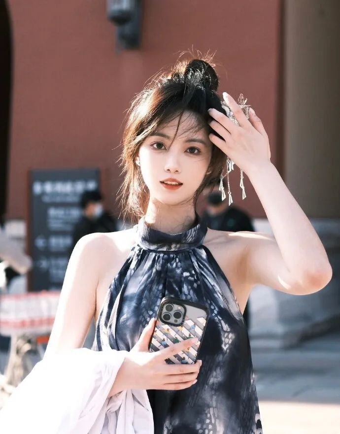 [仙女集]白色超短裙，真犯规了