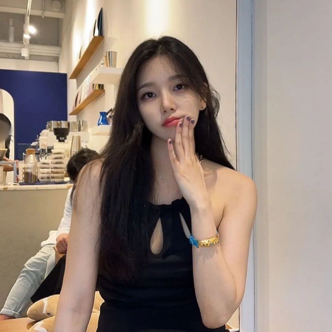 [仙女集]她还是那么喜欢秀腿！！