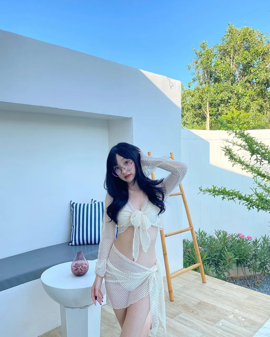 低胸身材苗条美女