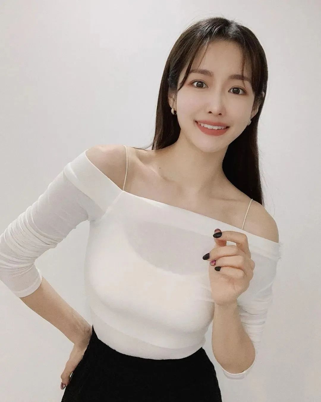 美女壁纸丨姜贤京，让人看了砰然心动的韩国健身女神