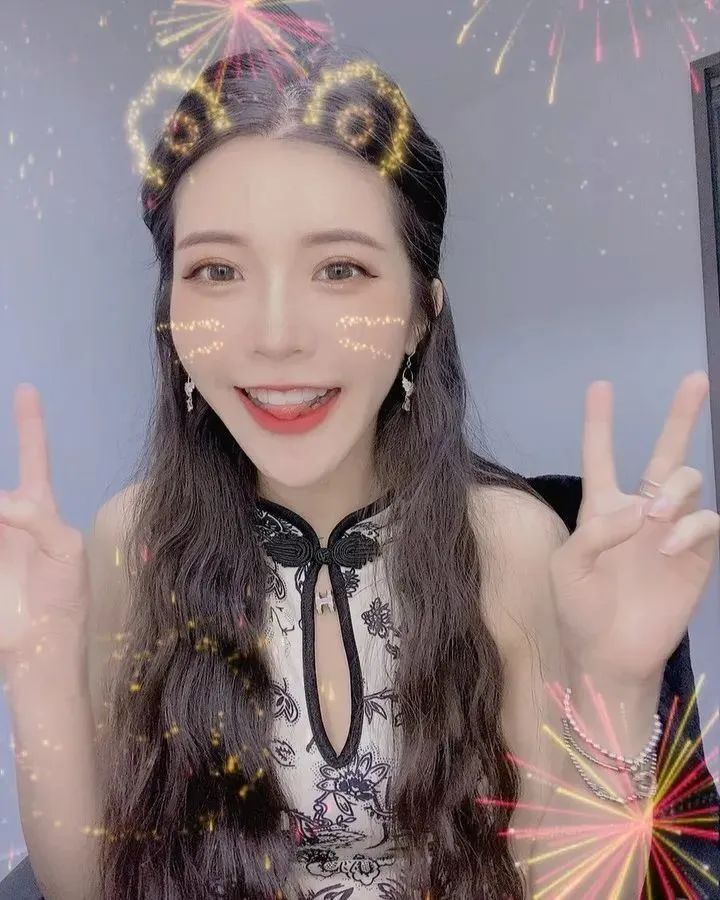 美女壁纸丨Chiao焦糖，长相甜美可人的台湾正妹