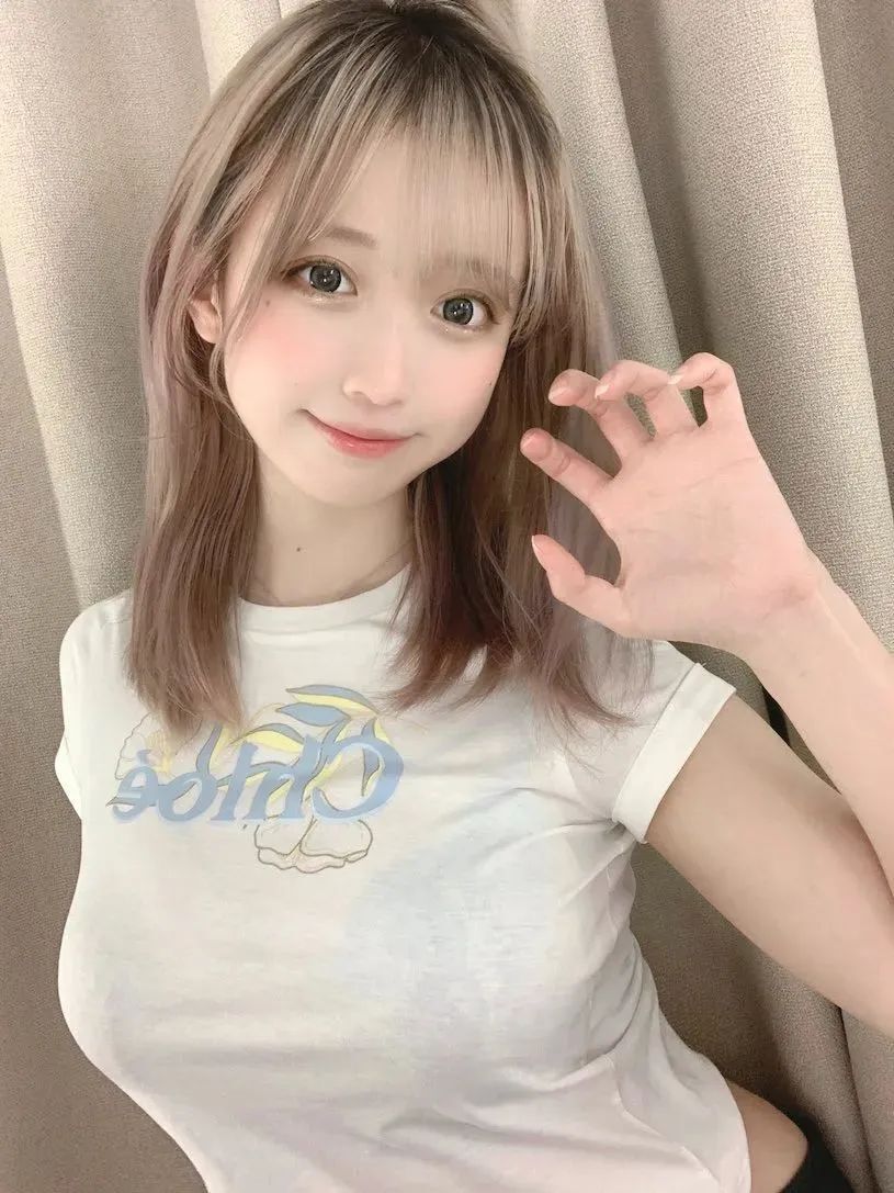Yami，长相清纯可爱、身材好到犯规的电竞女神