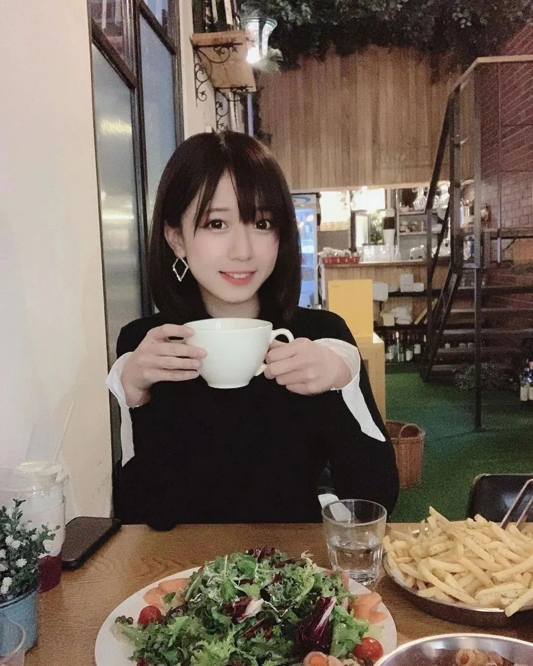 Yami，长相清纯可爱、身材好到犯规的电竞女神