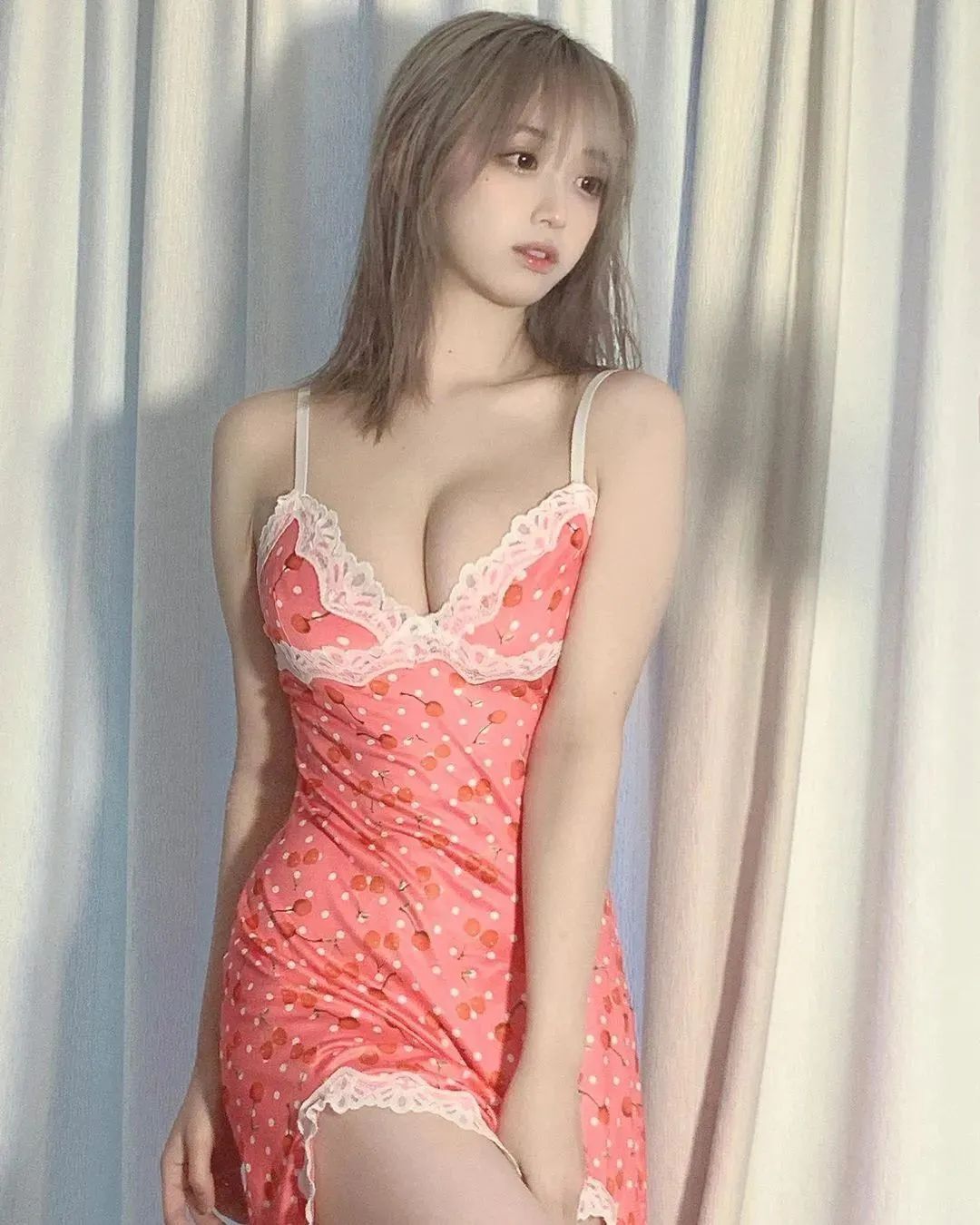 Yami，长相清纯可爱、身材好到犯规的电竞女神