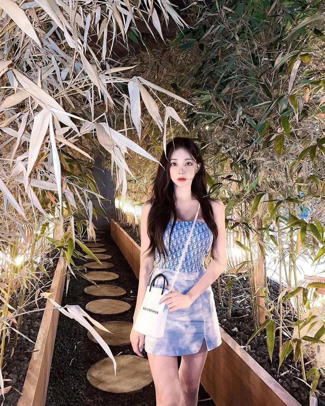 Vely,甜美可人的韩国网红美女